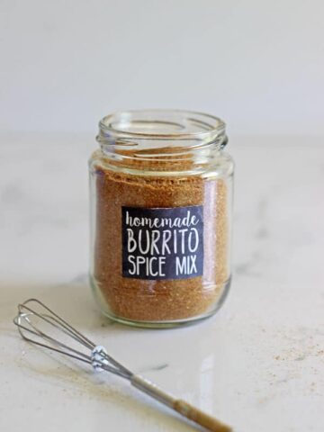 Homemade Burrito Spice Mix (or taco seasoning) - the perfect blend of spices to make your favourite Mexican meal in minutes! Perfect for beef burritos, nachos, chicken strips for tacos, refried beans or anything Mexican! | thekiwicountrygirl.com