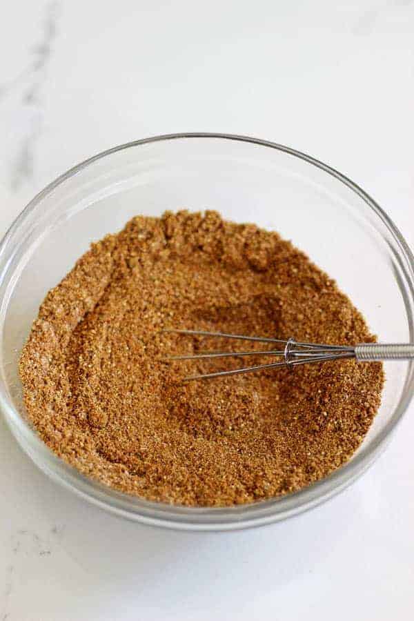 Homemade Burrito Spice Mix (or taco seasoning) - the perfect blend of spices to make your favourite Mexican meal in minutes! Perfect for beef burritos, nachos, chicken strips for tacos, refried beans or anything Mexican! | thekiwicountrygirl.com